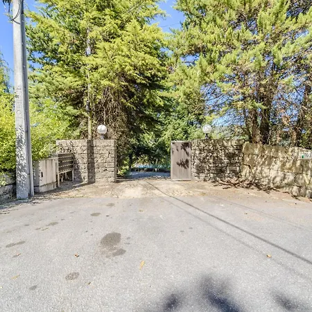 Ge House By House And People Tatil Evi