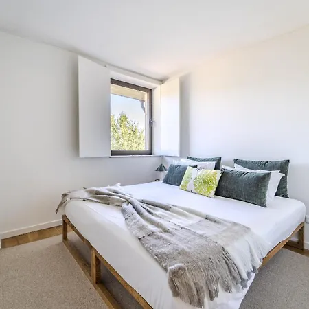 Ge House By House And People *