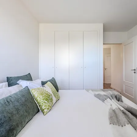 Ge House By House And People *