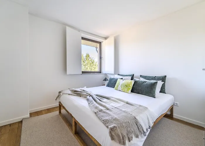 Ge House By House And People *